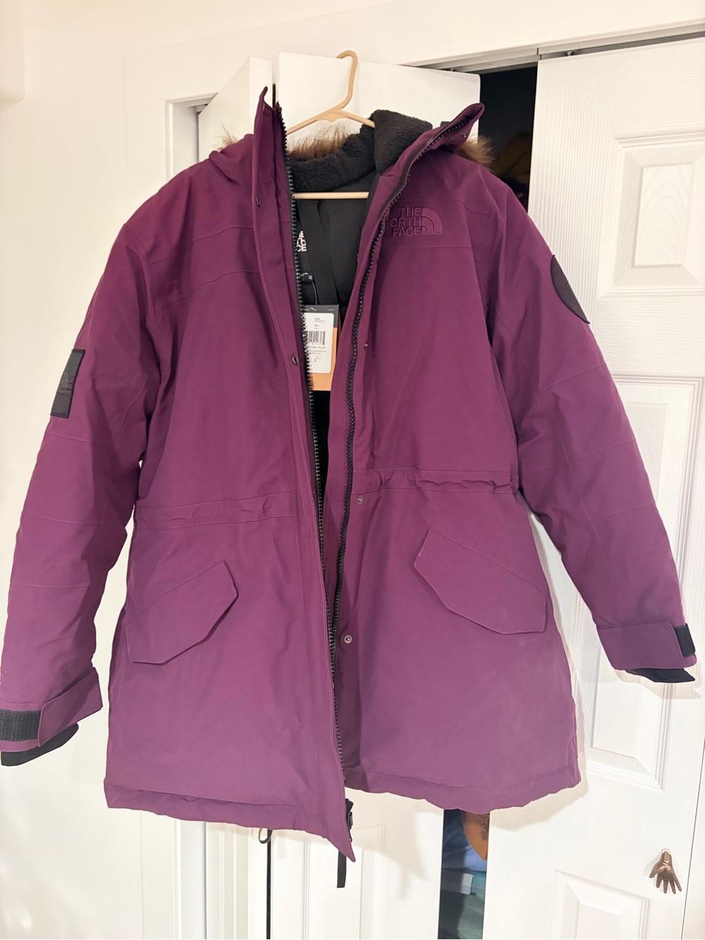 North face women’s Expedition McMurdo Parka. NWT! - Picture 3 of 7